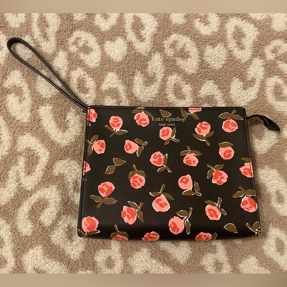 kate spade wristlet - Picture 1 of 11